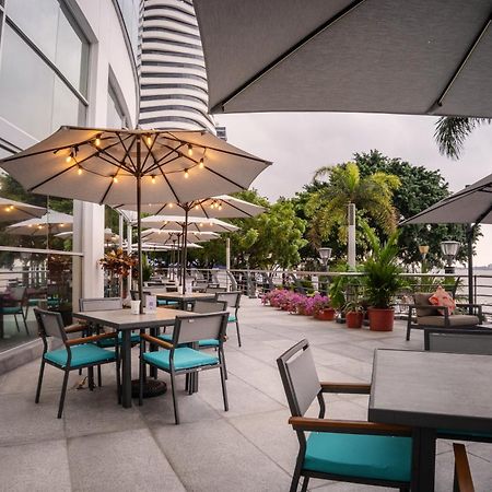 Hotel Wyndham Guayaquil, Puerto Santa Ana Exterior foto The Deck